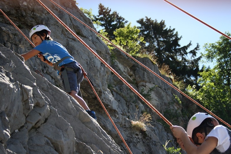Village Camps International Summer Camp Leysin, Switzerland 2025-08-09 https://www.villagecamps.com/journals_admin/images/703-9-green climb (29).jpg